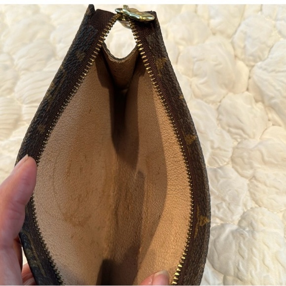 Authe Louis Vuitton monogram PM pouch - Picture 8 of 10